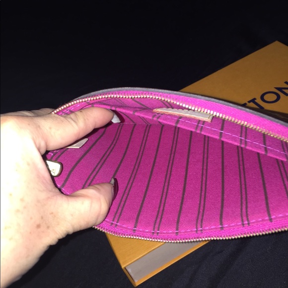 ‼️SOLD‼️ AUTHENTIC Louis Vuitton Neverfull pouch - Picture 6 of 8